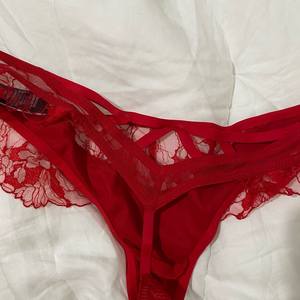 Red lace string xs